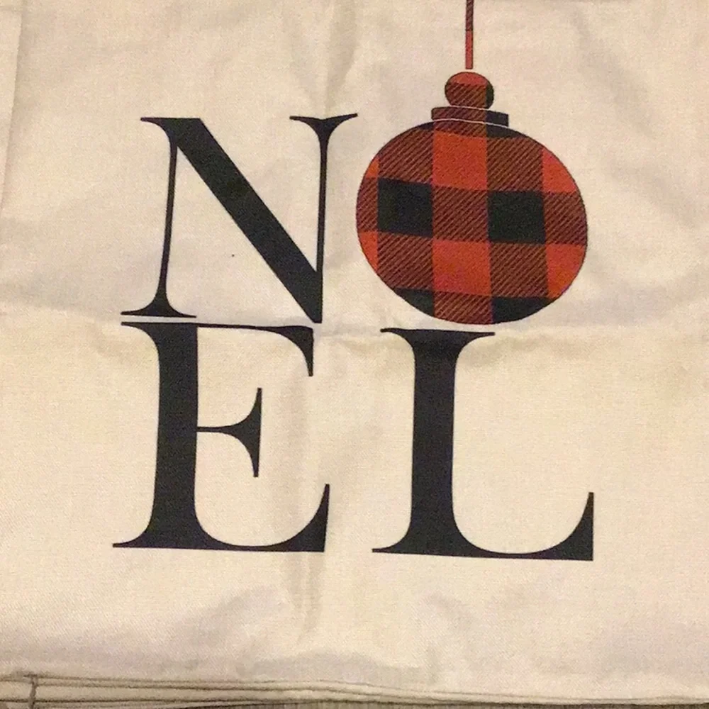 4 Pillow Covers Set Of 4 red and black checks. Hidden zipper